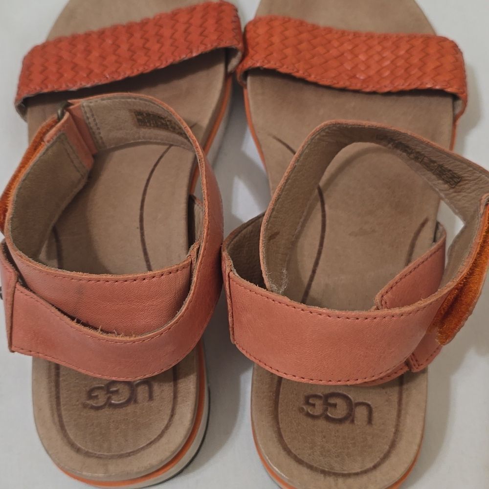 ‎UGG Sandles 7.5 - Picture 3 of 6
